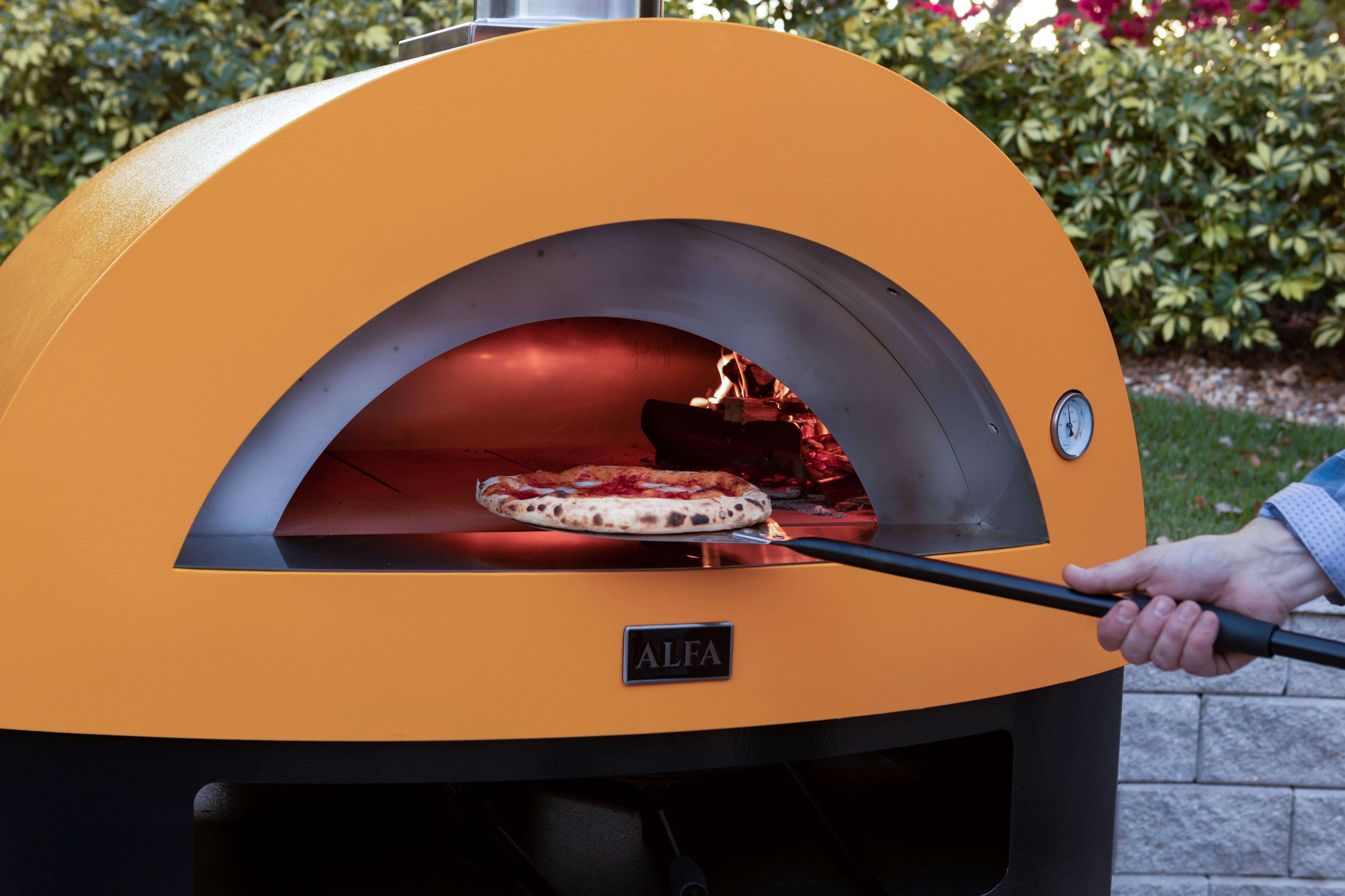 MODERNO-5Pizze-woodfiredoven03_COMPRESSED
