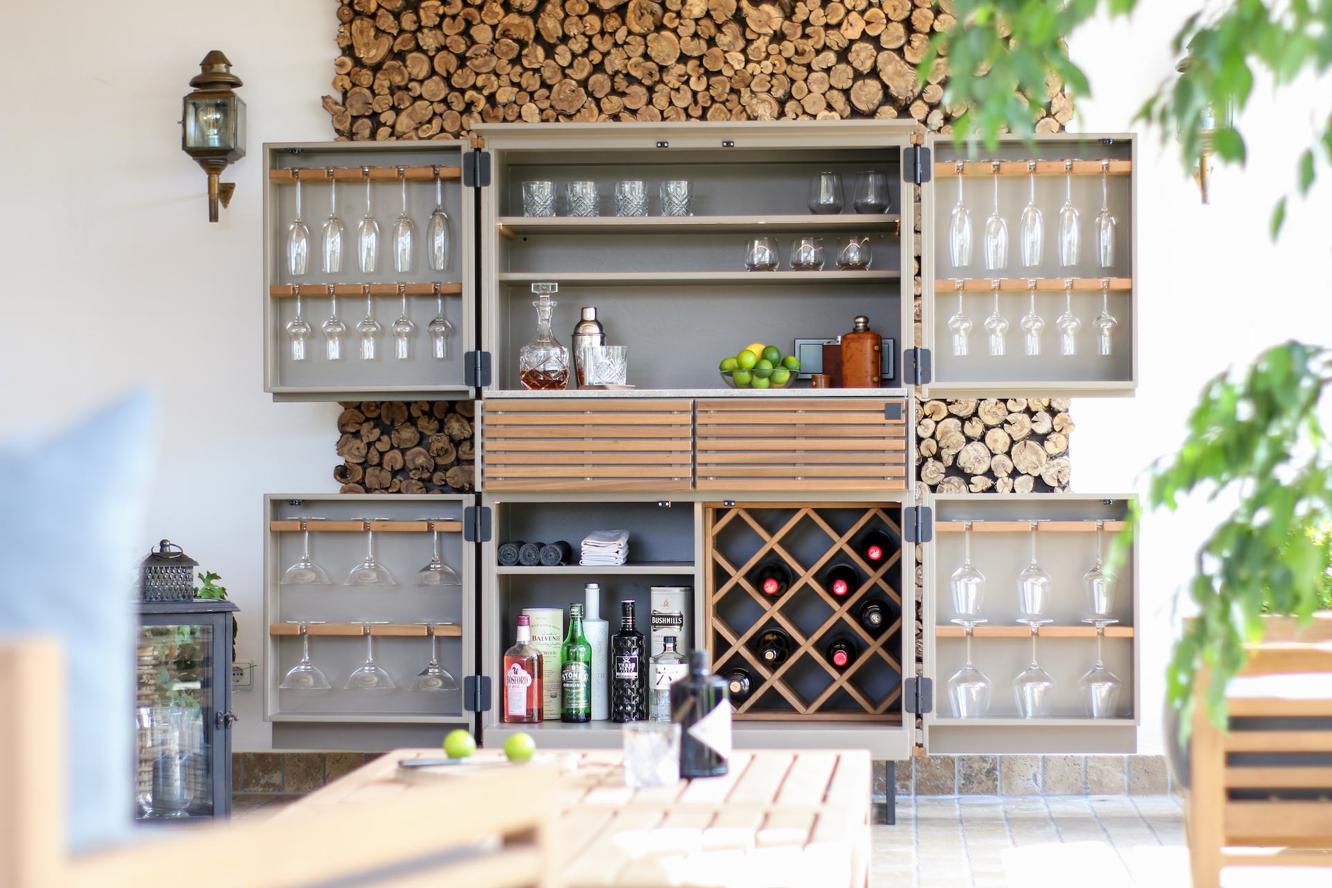 CUBIC_BAR_IN_A_CUPBOARD_1 CUBIC_BAR_IN_A_CUPBOARD_1